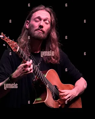 Live concert by Mike Dawes