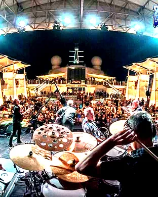 Live concert by Young Dubliners